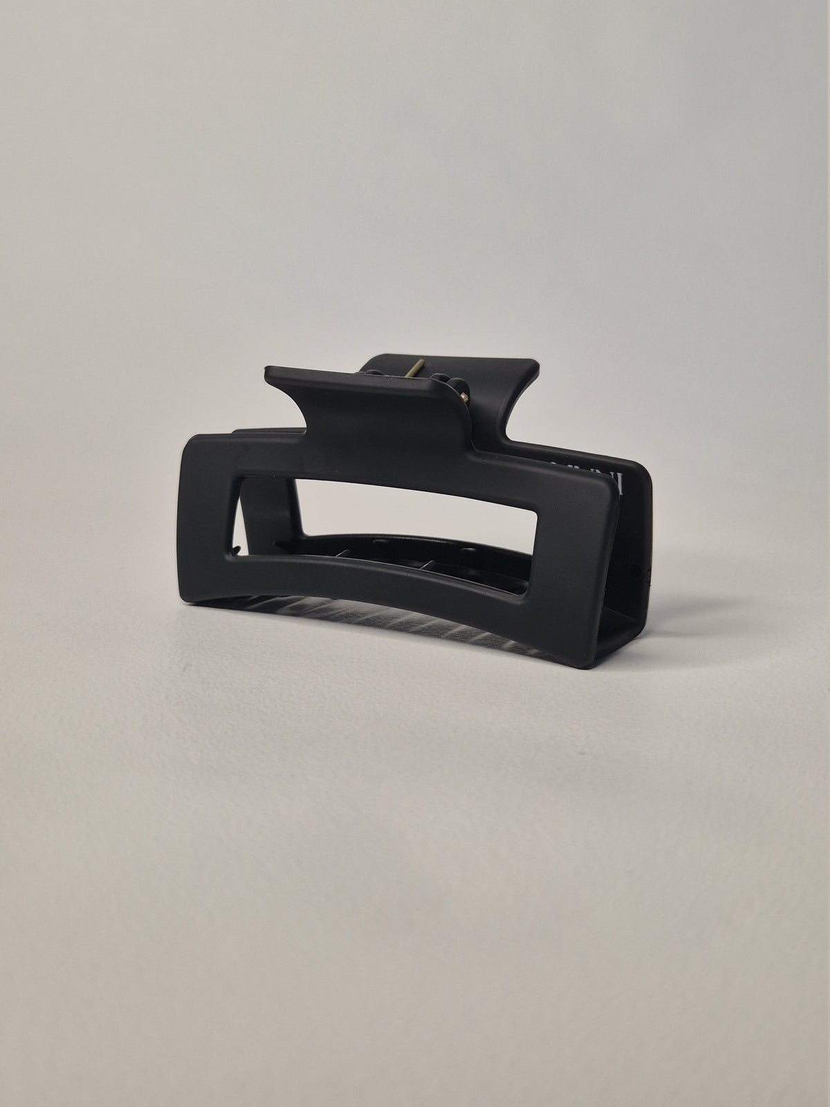 Svart hårklämma Classic Onyx i mjuk TPU, Medium 8,5 cm