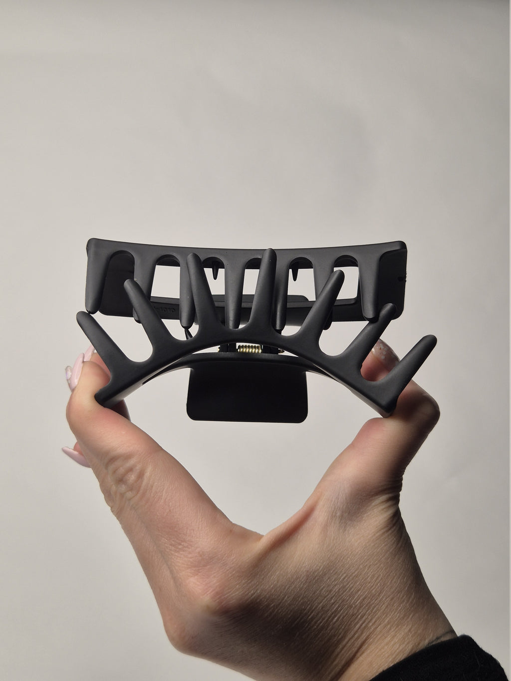 Svart hårklämma Classic Onyx i mjuk TPU, Large 10,5 cm