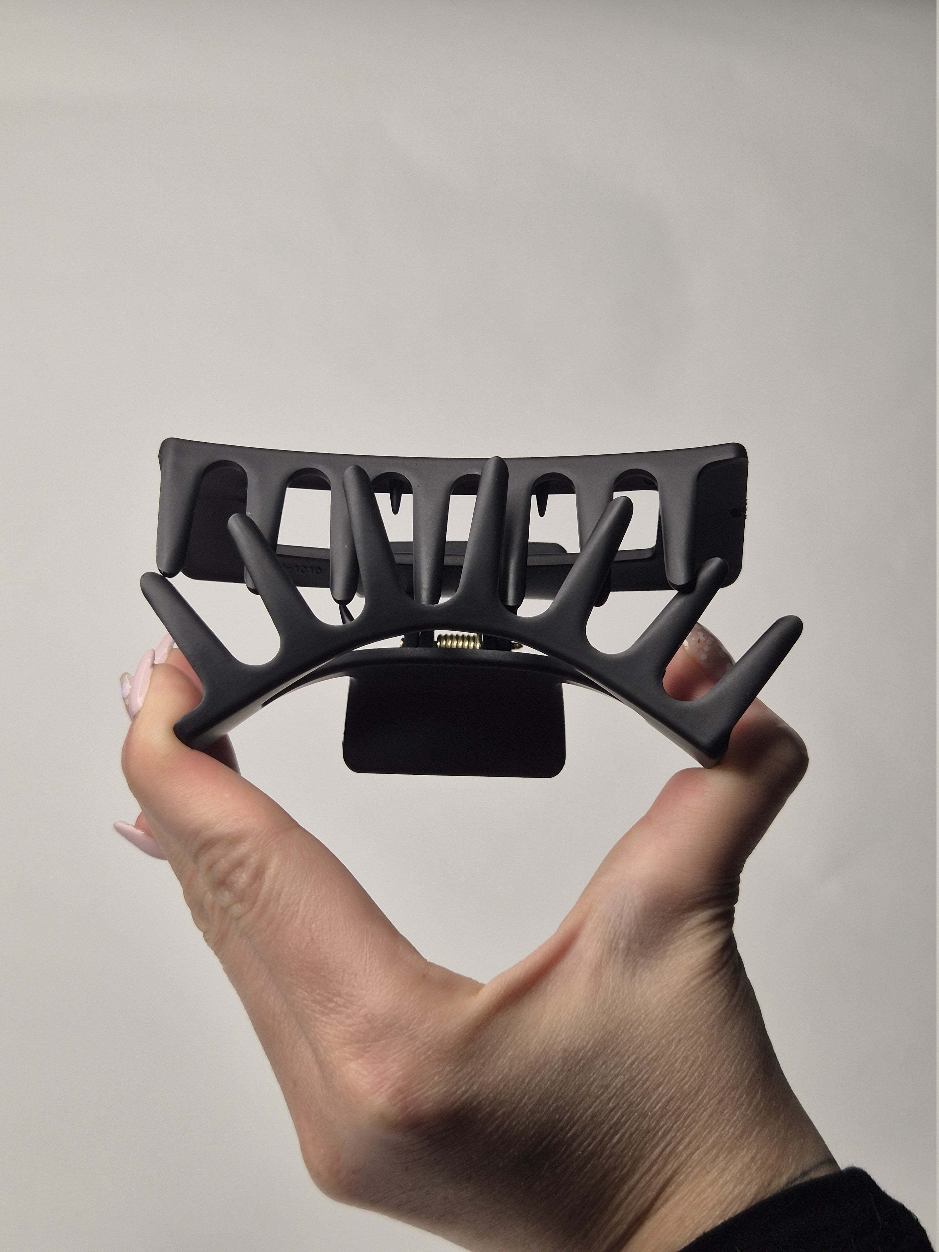 Svart hårklämma Classic Onyx i mjuk TPU, Large 10,5 cm