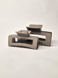 Beige hårklämma Classic Sand i mjuk TPU, Medium 8,5 cm och Large 10,5 cm